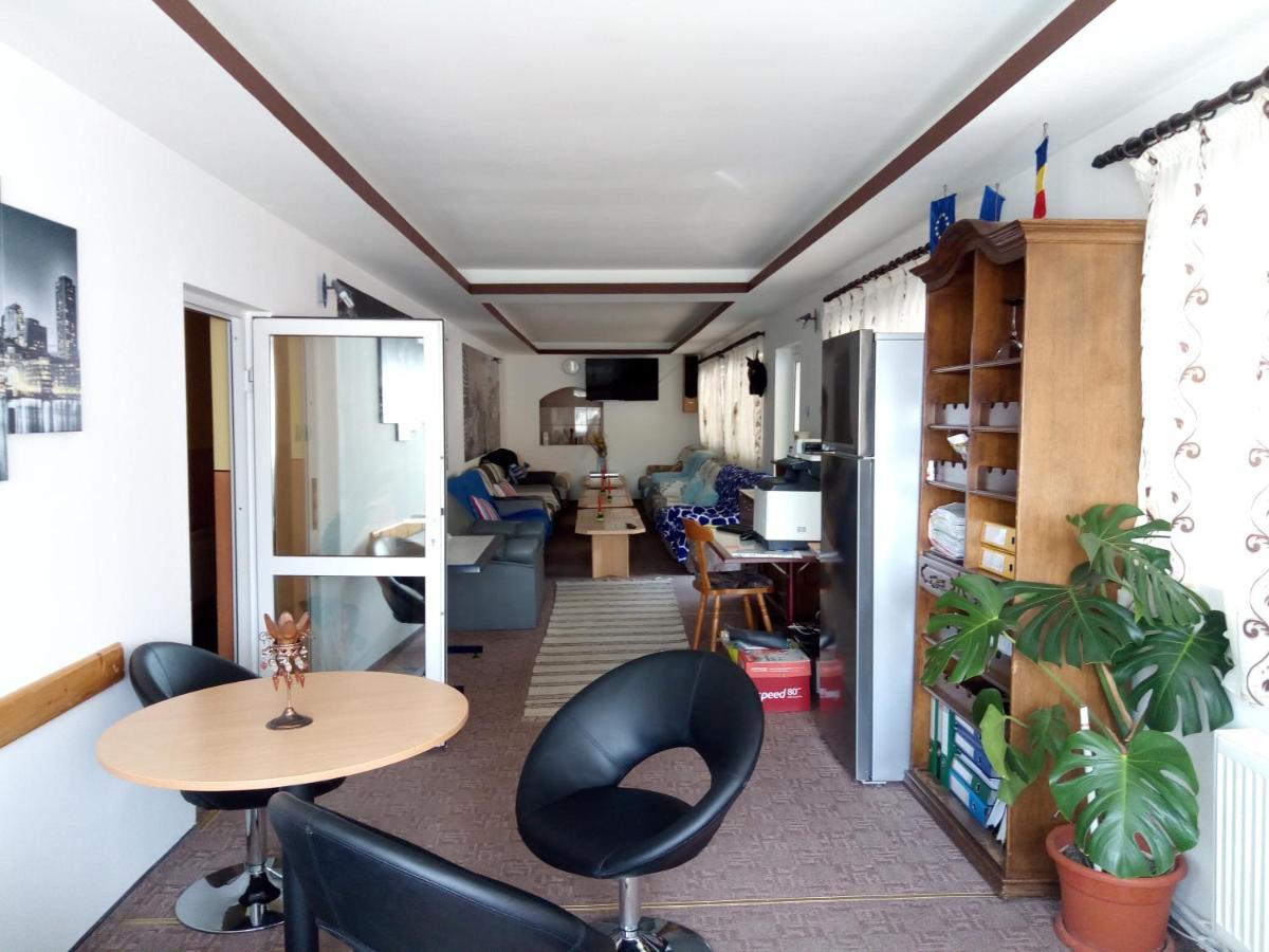 Pensiunea Serbeca Brosteni Bagian luar foto